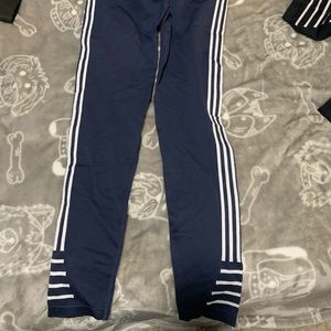 Blue champion leggings with white stripes on side.